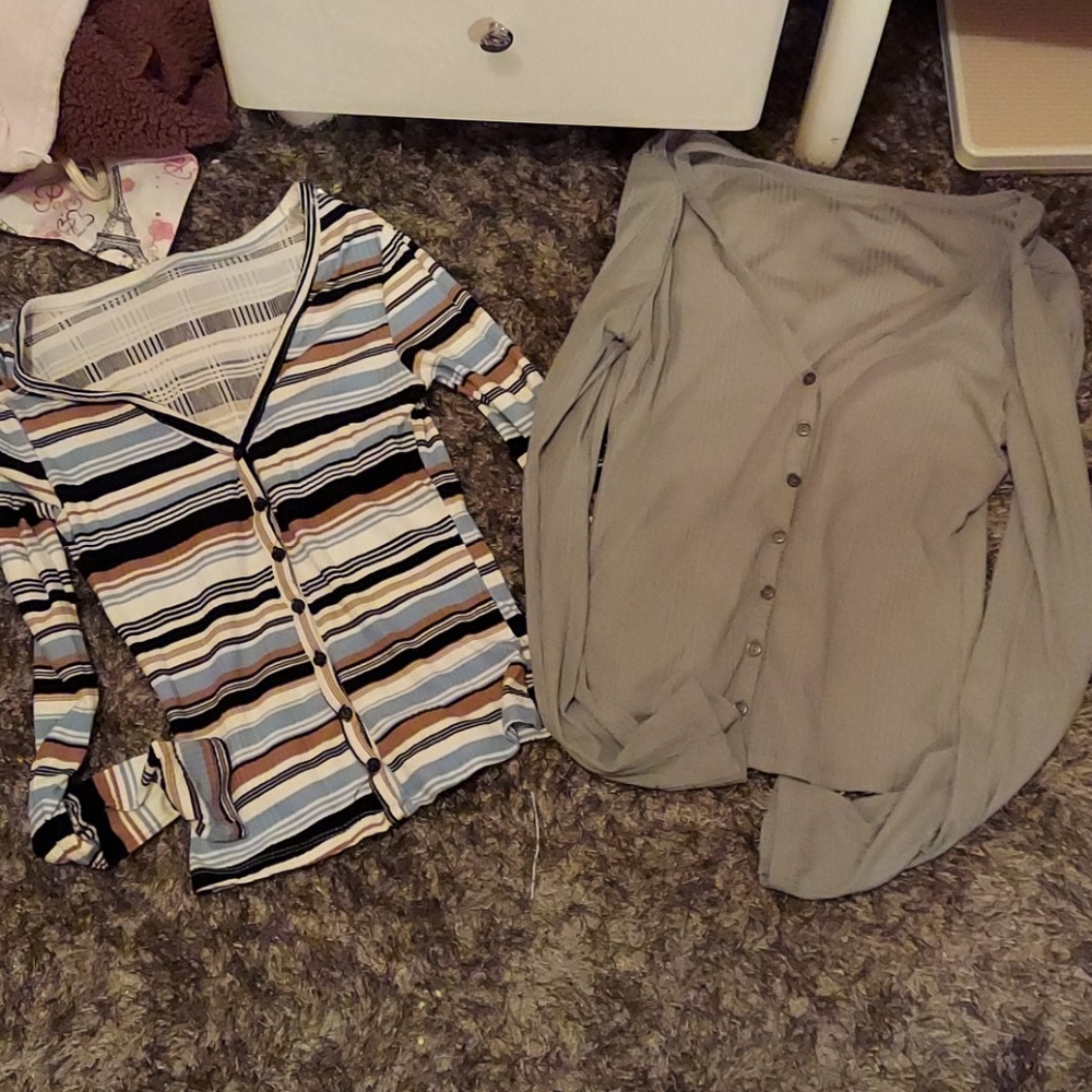 two cute long sleeve shirts !🥰